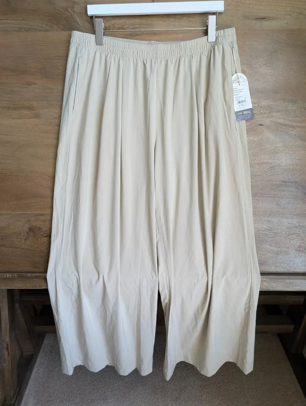 NWT Vuori Villa Vibes Wide Leg Pants Womens XL Dark Porcelain Performance VW4419